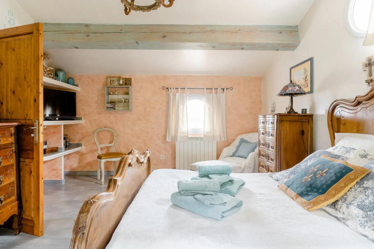 Agreable Chambre D'Hotes Avec Piscine Le Beausset Exterior photo